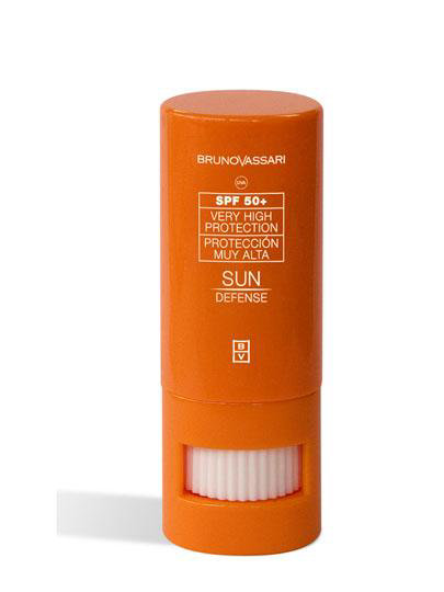 PROTECTION STICK SOLAR SPF 50 Stick solare per labbra e zone sensibili SPF 50 REF: A4061 Stick solare ad elevata protezione che garantisce un'efficace difesa contro i raggi UV per le zone più