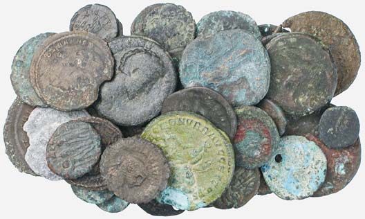 5627 Lotto di 38 monete (antoniniani, follis, dracme, ecc.) - Interessante Varie 450 5628 Lotto di 7 bronzetti da catalogare, notati Domiziano, A. Severo, ecc.