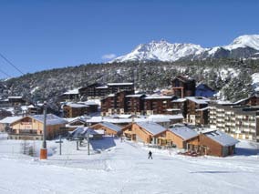 La Norma ( Francia ) Simpatica e graziosa stazione immersa nel verde di fronte al massiccio della Vanoise.