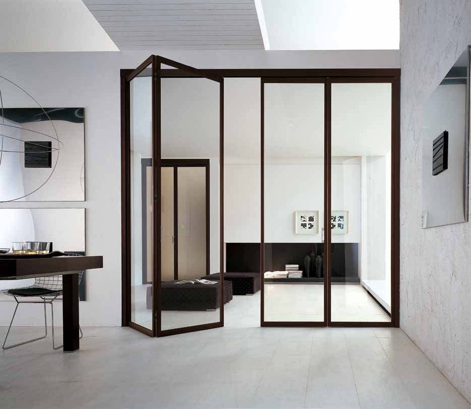 Unika 90 91 A SOFFIETTO FOLDING DOOR Unika A SOFFIETTO FOLDING DOORS _ ALLUMINIO / VETRO Il telaio e il binario di questa porta a soffietto sono in alluminio rivestito in wengè, mentre il vetro