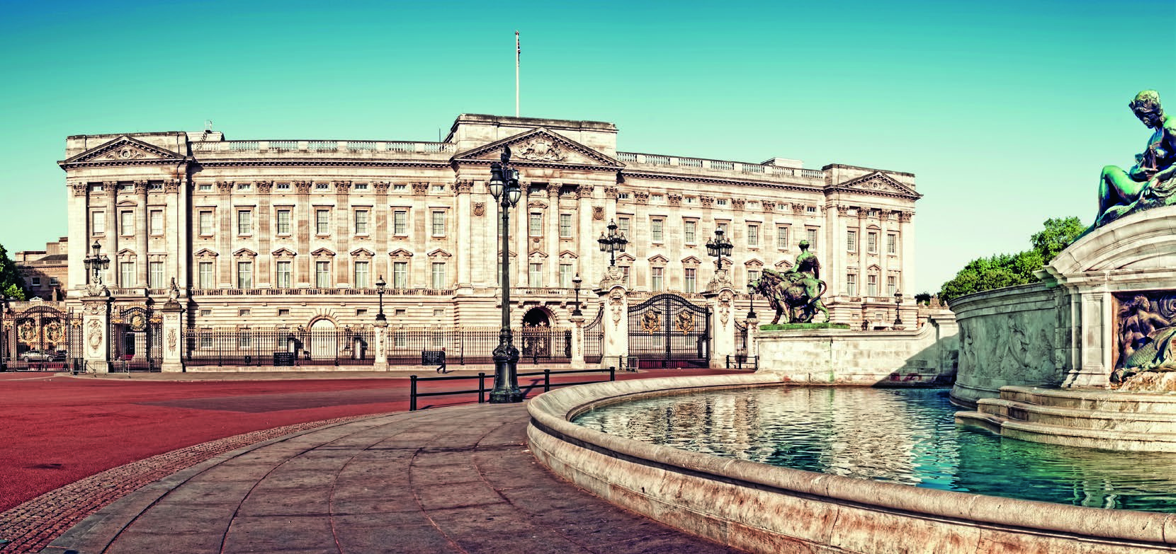 Dati di Buckingham Palace Ubicazione:... Londra, Inghilterra Periodi di costruzione:... 1826, 1841, 1913 Stile architettonico:... Neo-classico francese Dimensioni:... 108 m x 120 m Altezza:.