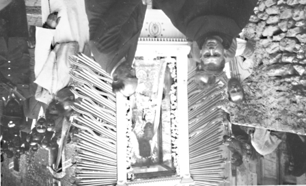 Figura 29 - Madonna dei Bisognosi a Piazza della Fonte Figura 30 - Madonna dei Bisognosi in Via San Giorgio 17 agosto 1974: Uscita della statua di San Giorgio In occasione delle feste patronali il 17