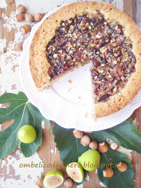 TORTA ALLE NOCCIOLE CON CREMA DI RICOTTA AI FICHI E NOCCIOLATA 150 gr di farina per dolci 150 gr di burro 120 gr di zucchero 100 gr