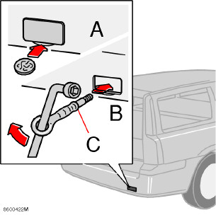 Avviamento e guida Traino e trasporto Non trainare mai l automobile per avviarla Se si utilizza il traino come sistema per avviare il motore in un automobile con cambio manuale, può danneggiarsi la