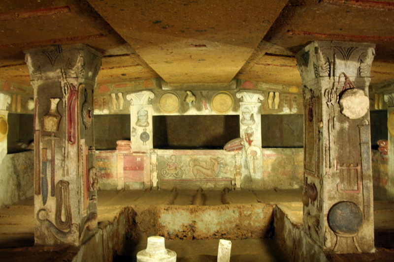 come le iscrizioni indicano, la tomba è appartenuta alla famiglia dei Matuna.