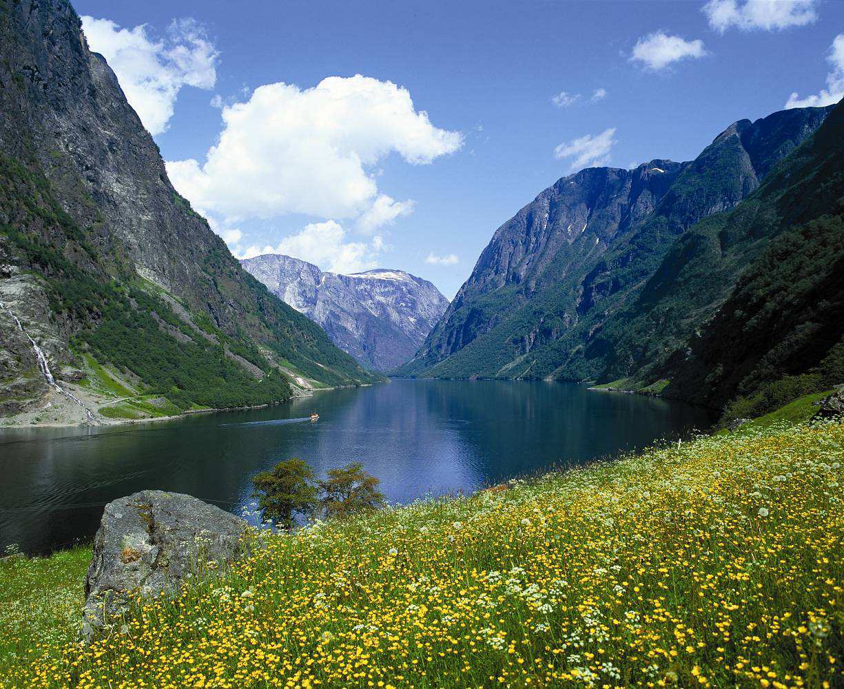 5 giorno: IL SOGNEFJORD & BERGEN, 270 km ca. Prima colazione scandinava.