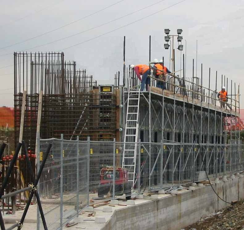 LAVORI IN QUOTA Il preposto deve verificare il corretto montaggio e uso dei Dispositivi di Protezione Collettivi e pretendere