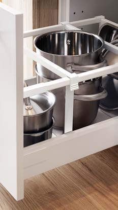 20 ACCESSORI INTERNI I nostri accessori ti aiutano a organizzare con intelligenza l interno dei mobili, sfruttando ogni centimetro di spazio in cucina.