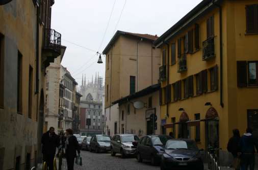 Via Laghetto Via Laghetto dal 1629 ha questo toponimo perché per quasi 500 anni l area ha accolto le acque del Naviglio fino a formare un vero e proprio porticciolo, destinato com è ovvio alla