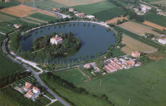 Intorno a alla villa ducale di Rivalta gravitano anche Villa d Este Villa d'este o vasca di Corbelli La palazzina, attualmente denominata Villa d'este, faceva parte del complesso del Palazzo Ducale