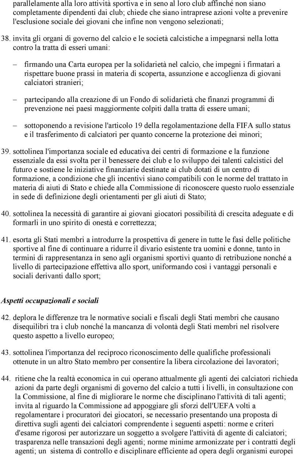 invita gli organi di governo del calcio e le società calcistiche a impegnarsi nella lotta contro la tratta di esseri umani: firmando una Carta europea per la solidarietà nel calcio, che impegni i