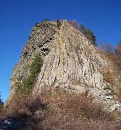 masivului de gheaţă, se dezvoltă formaţiuni de calcit (stalactite, draperii, domuri, etc.). Aceasta este zona destinată cercetărilor ştiinţifice.