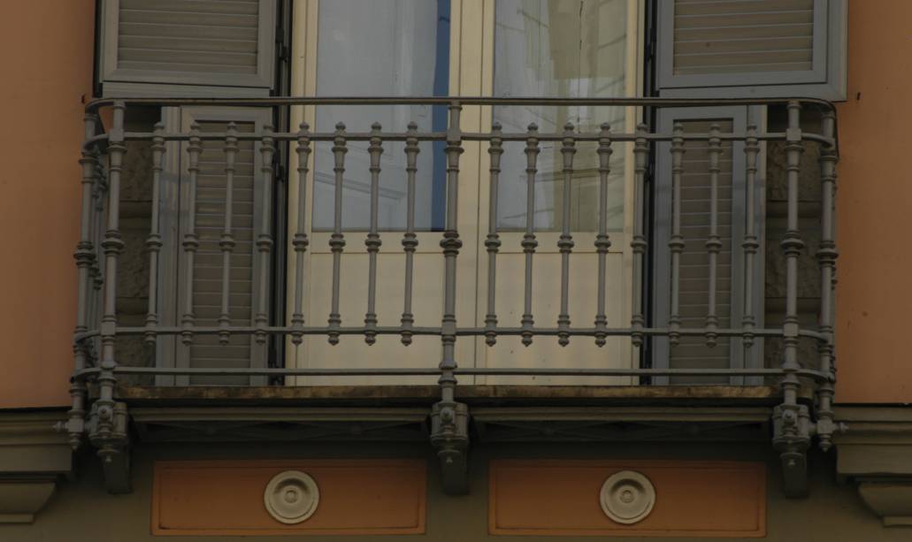 Napoli, corso Umberto, repertorio di balaustre di balconi di edifici del