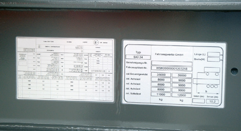 5.4 Sistemi di identificazione Etichette antimanomissione Etichette antimanomissione, trasferimento termico Helatag 951 (Argento, trasparente), in due parti Ideata principalmente per il mercato