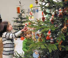 8 Concorso Il mio albero di Natale Durante le giornate del Mercatino saranno in mostra gli alberi di Natale creati dai partecipanti al concorso.