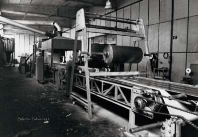 Pionieri negli anni 60 1963 La STIFER (Soc. Ferdinando Stimamiglio) avvia, per prima in Europa, la produzione in continuo di pannelli in poliuretano espanso nello stabilimento di Pomezia.