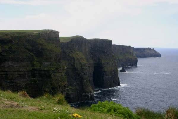 MERAVIGLIE D IRLANDA DAL 07 AL 14 LUGLIO 2012 8 giorni - 7 notti Irlanda, la terra dai panorami incredibili, colorati di verde e blu intenso, dove il vento porta con sé la