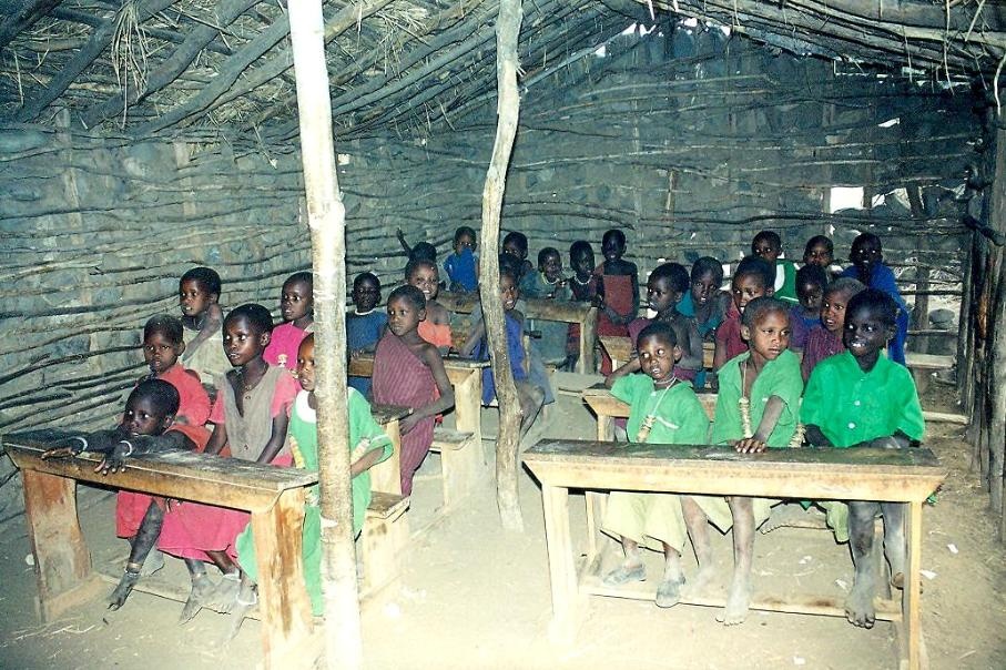 I loro villaggi pur nella loro essenzialità estremamente spartana, sono ben organizzati, c è di tutto, persino una scuola dove i bimbi possono imparare a leggere e a