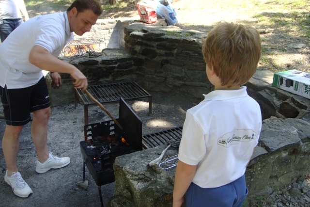 grigie sull asfalto. POI CI SI LAMENTA QUANDO SI TORNA IN QUEL LUOGO A DISTANZA DI TEMPO E SI TROVA UN BEL DIVIETO DI SOSTA PER CAMPER!! Magari pensandoci prima poi non ci si sorprende!