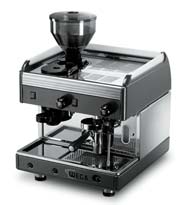 C O M B I N O V A Dal concetto funzionale e salvaspazio, combina una macchina da caffe espresso ed un macinino in un unico modello. Disponibile in due versione: EVD ed EPU.