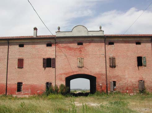 TIPOLOGIA DELL EDIFICIO ( ) STATO D USO GRADO D INTERESSE 01 A1 Tipologie miste Cascine tradizionali in linea plurifamiliari Dismesso Storico testimoniale (*) 03 C1 Tipologie agricole di servizio