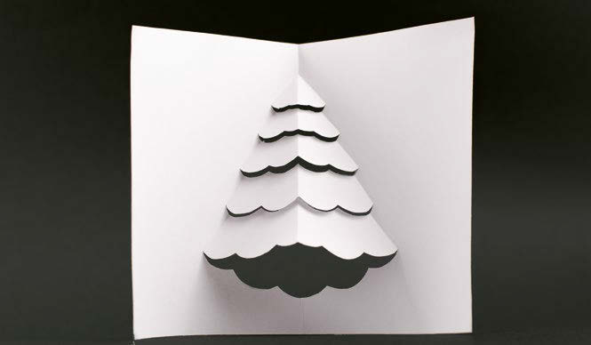 3 Kirigami 2: Albero di Natale Parte da piegare e ritagliare per costruire il modello di un biglietto natalizio.