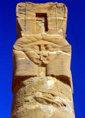 15 Rovine del Tempio principale dedicato ad Amon viste dall'alto della Montagna Pura (Jebel Barkal) considerata sacra dai faraoni egiziani e nubiani.