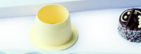 MIGNON PETIT-FOURS Stampi mignon in plastica disponibili con relativi estrattori e tagliapasta. Possibilità di fornitura: barra singola o in teglia 20x40-30X40-60X40.