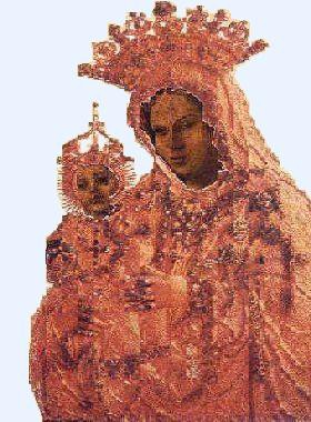 La Manta dell immagine della Madonna della Lettera sull altare del Duomo di Messina Oro e argento esce in processione a Camaro il 25 luglio, giorno nel quale si festeggia San Giacomo Apostolo