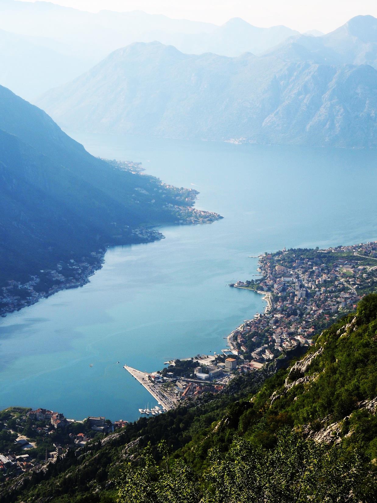 Nel piccolo stato del Montenegro si trova uno degli spettacoli della natura più belli d'europa, le Bocche di Càttaro.