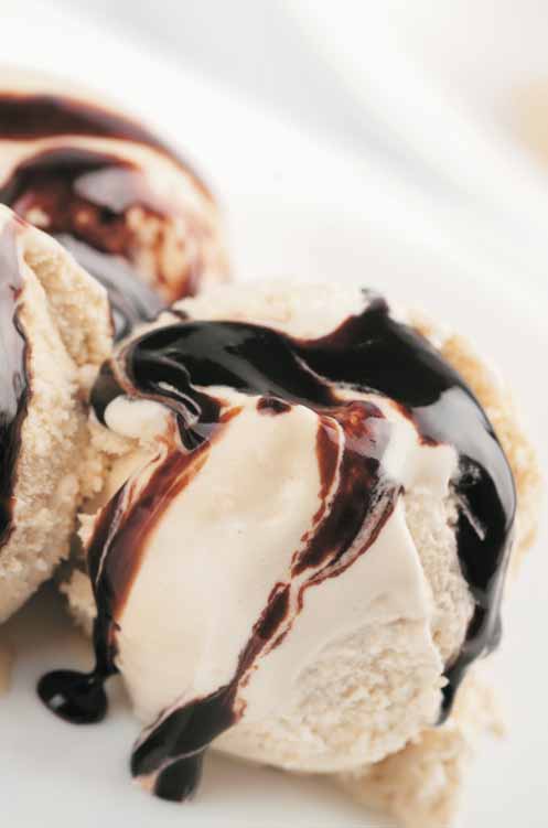 Topping Servire un gelato è un arte: la realizzazione di coppe o dessert richiede la combinazione di forme, colori e sapori.