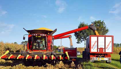 BIOGAS RACCOLTA E SMINUZZAMENTO DEI TUTOLI Lo sviluppo progettuale e l applicazione del sistema di raccolta dei tutoli sono avvenuti su una mietitrebbiatrice di serie dotata di battitore a rotore