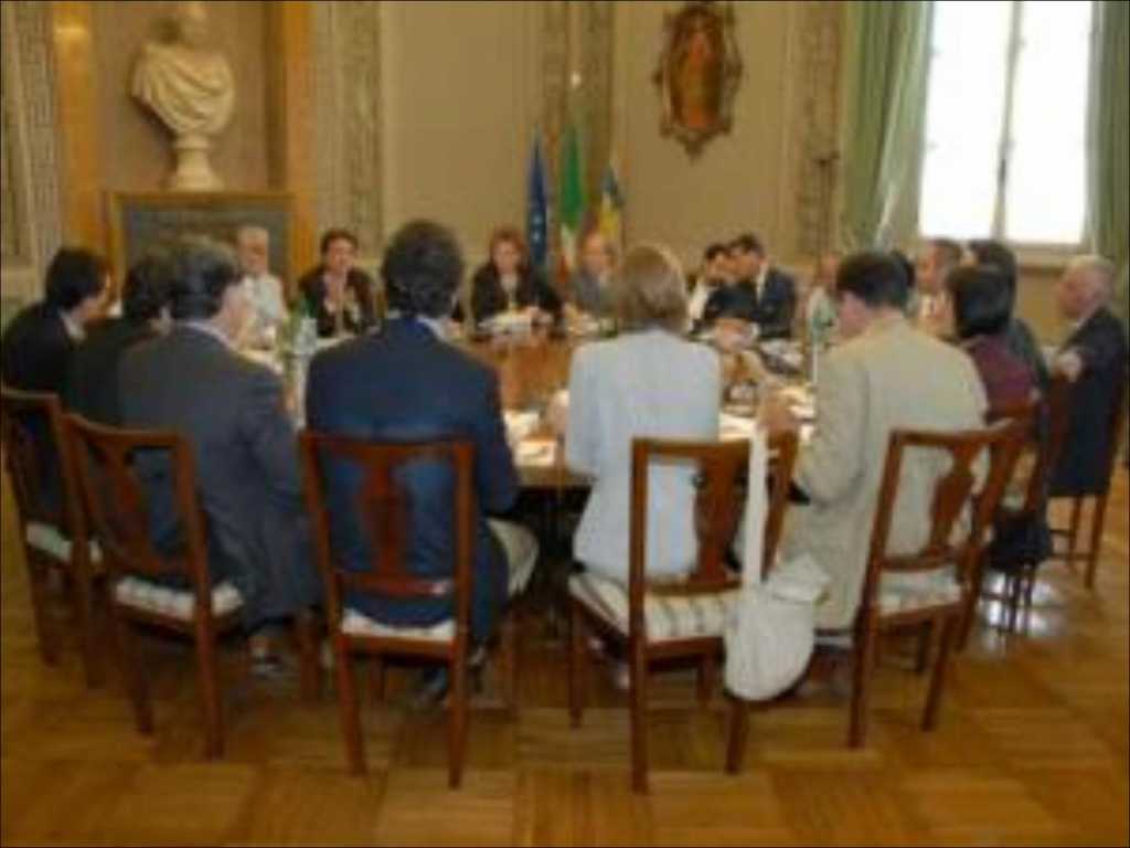 IN GIUNTA SIAMO COSI : Sindaco Vice Sindaco 12 Assessori Assessorati 5 Delegati del