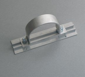 CORNICI bifacciali da vetro CORNICI per pali in acciaio in alluminio Cornici con apertura a scatto, profilo da mm 25, angolo vivo. Foglio di protezione in plexiglass antiriflesso.