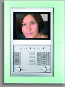 COMUNICAZIONE Video Station e Video Display VIDEO STATION Piena interazione per immagine grazie all ampio schermo a colori da 5,6 Facile utilizzo con il menù per gestione funzioni Viva voce