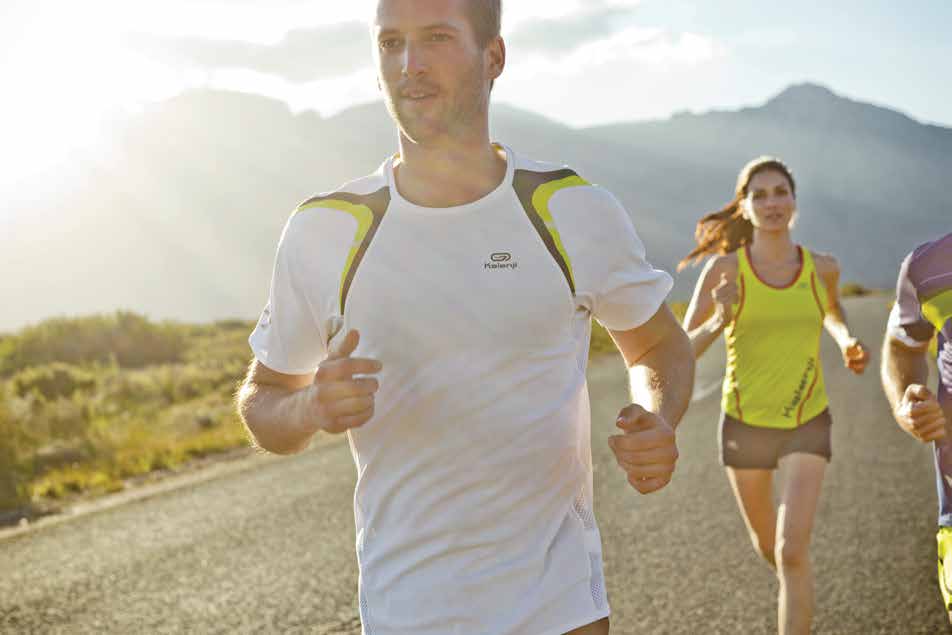 Indumenti anti-irritazioni per un massimo di comfort e di prestazioni Per i runner: Le t-shirt e le canotte KIPRUN e KIPRACE si avvalgono della Tecnologia Equarea Protect.