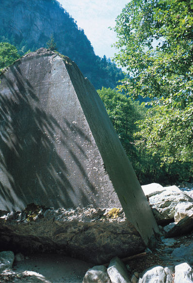 Certamente in modo più ampio fu sfruttata fu la cava di cava di Piana Fontana, da cui si recuperava in passato gran parte della pietra da costruzione.