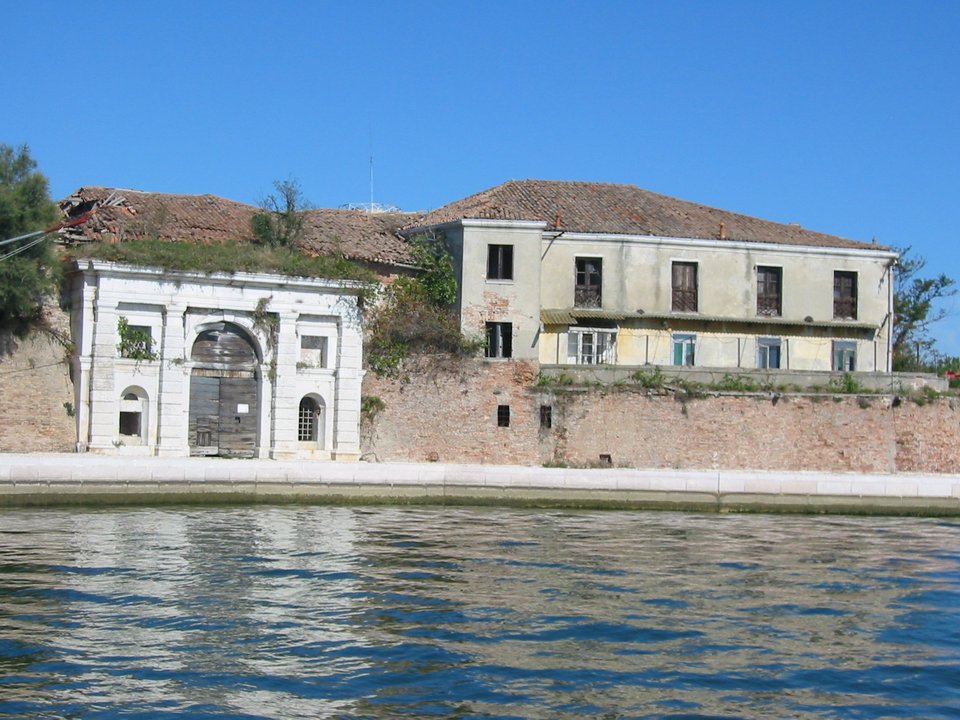 I MURAZZI CONDUCONO FINO ALL ISOLA DI SAN FELICE LUOGO