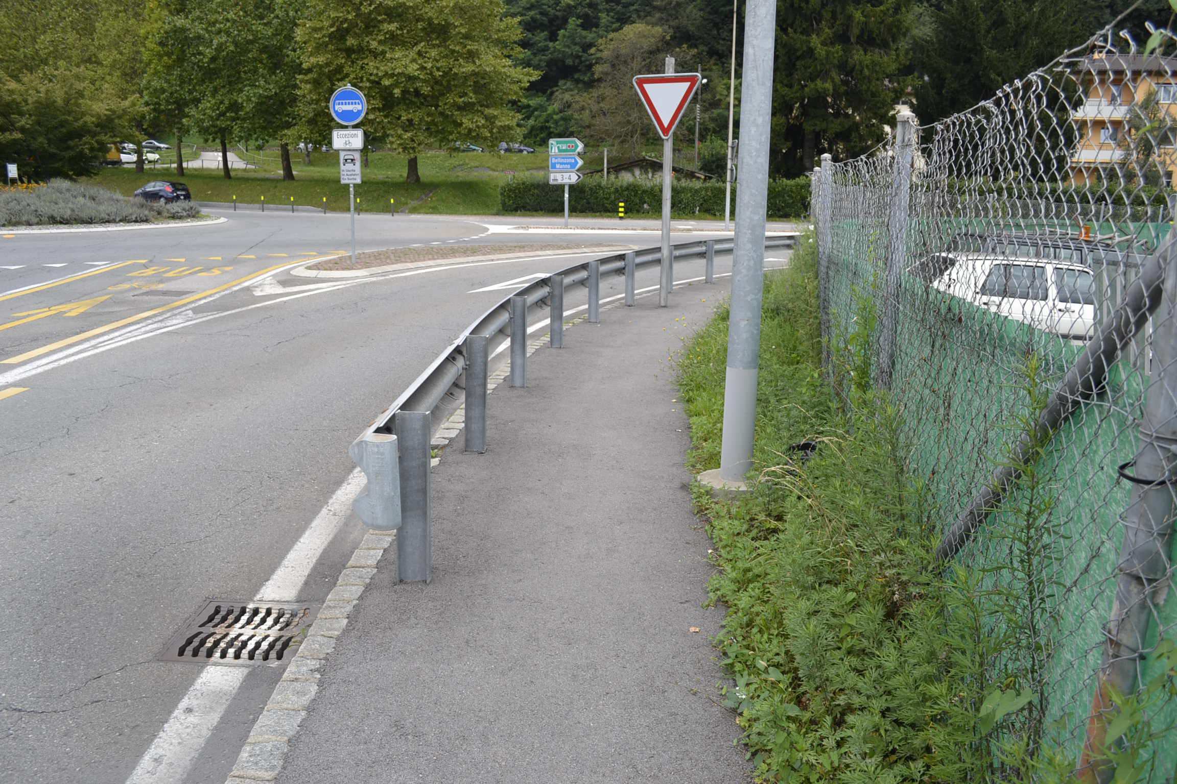 Raccordo verso Coop Attraversato il campo stradale, per permettere il raccordo con il percorso esistente, si rendono necessari degli interventi costruttivi: riempimento per formazione allargamento,