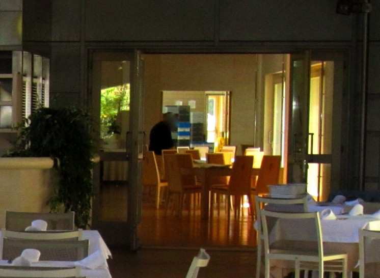 BAR E RISTORANTI SILVO GRILL E CLUB HOUSE È Il ristorante principale dell hotel, si trova a c.a. 50 mt dalla hall reception e a 400 mt dalla camera adattata.