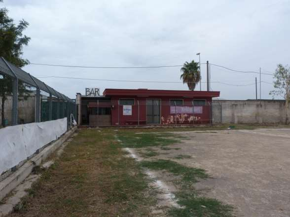 7.2: Vista da nord-est del campo da calcio.