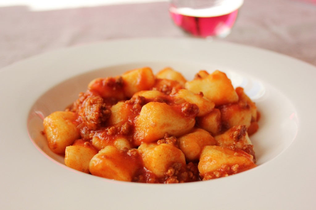 Gli gnocchi di patate è un piatto tipico delle tavole italiane, ma non solo, è anche conosciuto in tutto il mondo.