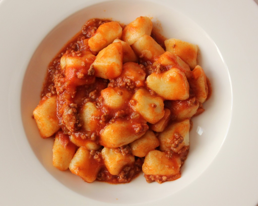 Ingredienti per gli gnocchi 1 kg. di patate farinose (già lessate e sbucciate) 150 gr. di farina 00 120 gr.