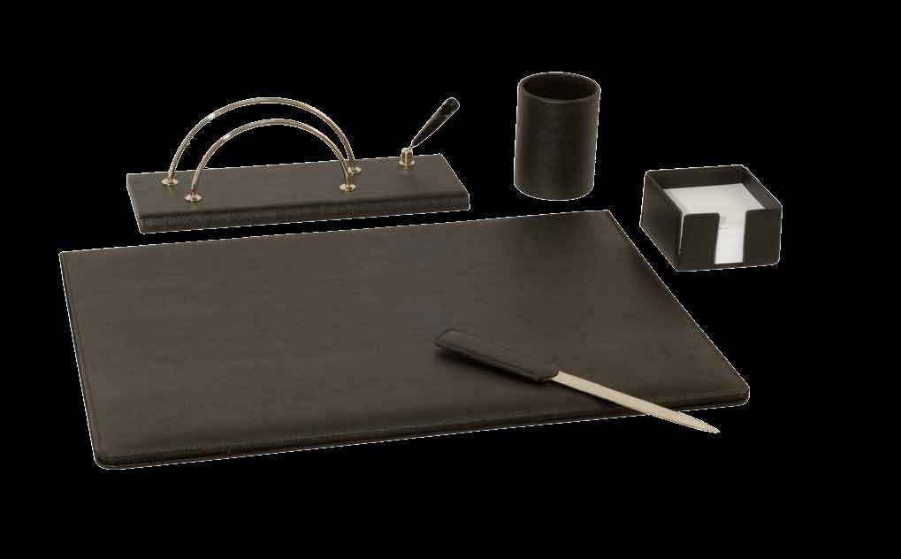 Set da scrivania in pelle Gemini Desk set in Gemini leather 37.1707 VARIANTI DI COLORE COLOUR RANGE Set scrivania 5 pz. pelle Gemini, sottomano doppio 50x35 cm.