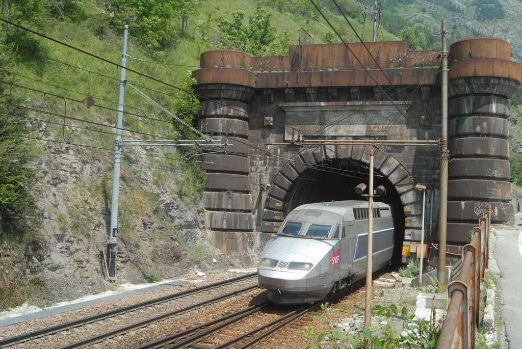 UN INUTILE RADDOPPIO francese, siete consapevoli che la Nuova Linea Torino-Lione raddoppierebbe quella esistente, già ammodernata e molto sottoutilizzata?