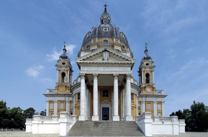 Basilica di Superga Nel 1706, durante l assedio franco-spagnolo, il duca di Savoia Vittorio Amedeo II salì a Superga per osservare l avanzata dei nemici.