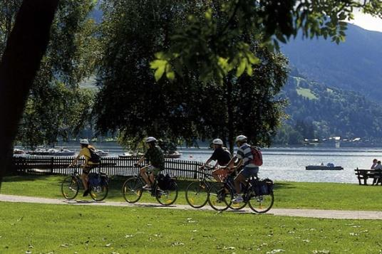 I MOMENTI INDIMENTICABILI Salisburgo, la "città di Mozart" I laghi scintillanti del Salisburghese: Trumer Seen - Wallersee - Mondsee - Attersee - Traunsee - Hallstätter See - Wolfgangsee Oberndorf,