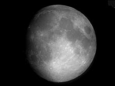 La Luna è l unico satellite naturale della Terra e il corpo celeste ad essa più vicino. Venne chiamato Luna dai romani, Selene dai greci e con innumerevoli altri nomi nelle mitologie di altri popoli.