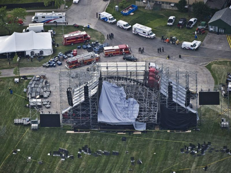 16 giugno 2012 Toronto, Canada, crolla il palco dei Radiohead: 1 morto e 3 feriti È l'ennesimo caso.