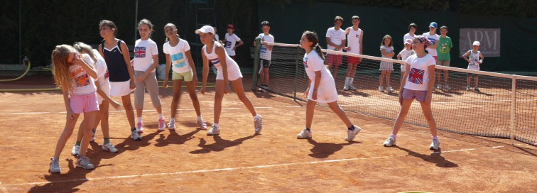 PREZZI SAT Iscrizione al corso 30,00 Corso Asilo-Tennis (riservato ai nati nel 2006/07/08) 300,00 Corso Mini-Tennis (riservato ai nati nel 2004/05) 400,00 Corso Base 500,00 Corso Mini-Agonistica > 2